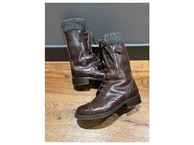 Botas de amarrar em couro marrom Chanel com punhos de tweed Cinza - vista 9