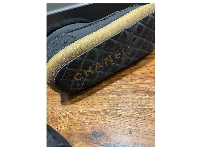 Stivali Chanel in pelle nera foderati in shearling Taglia 37 Nero - vista 3