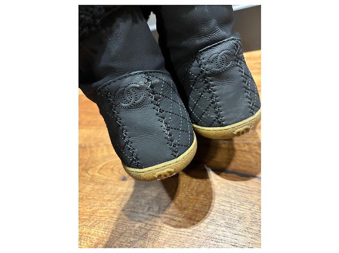 Stivali Chanel in pelle nera foderati in shearling Taglia 37 Nero - vista 7