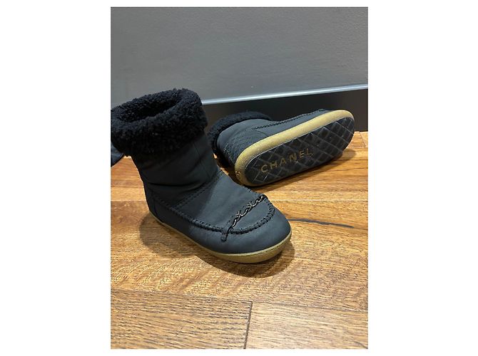 Stivali Chanel in pelle nera foderati in shearling Taglia 37 Nero - vista 8