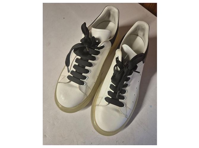 baskets alexander mcqueen oversized  taille 41.5 cuir blanc noir semelles translucides - vue 3