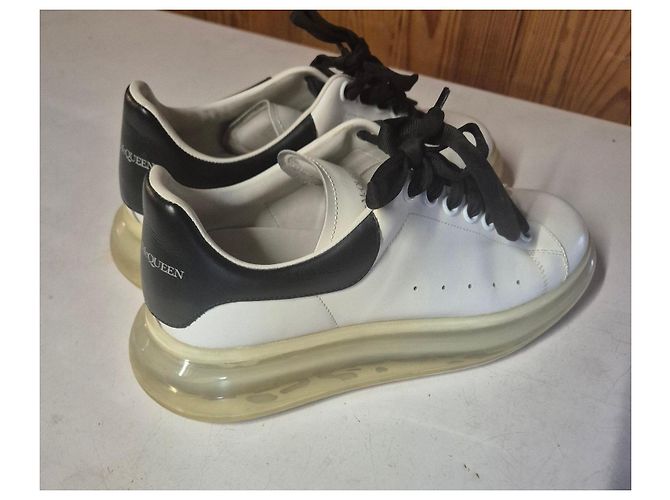 baskets alexander mcqueen oversized  taille 41.5 cuir blanc noir semelles translucides - vue 4