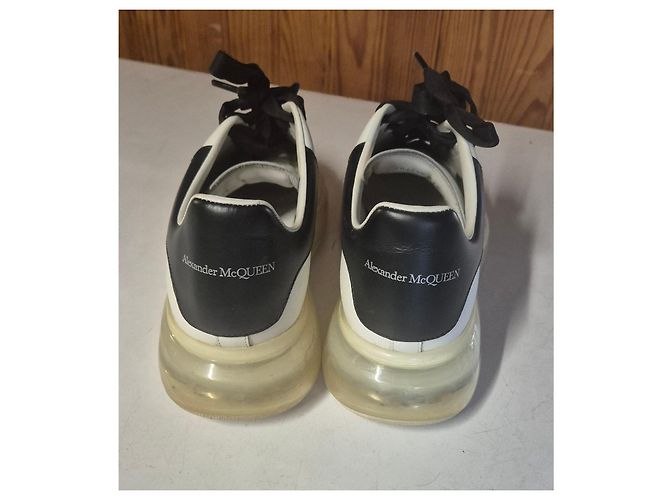 baskets alexander mcqueen oversized  taille 41.5 cuir blanc noir semelles translucides - vue 5