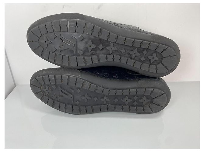 Sneaker in pelle con monogramma in rilievo Louis Vuitton Nero - vista 10