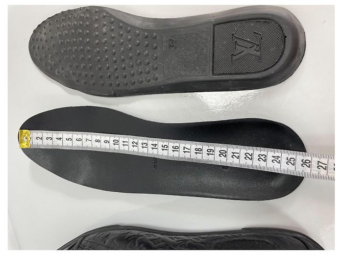 Sneaker in pelle con monogramma in rilievo Louis Vuitton Nero - vista 13