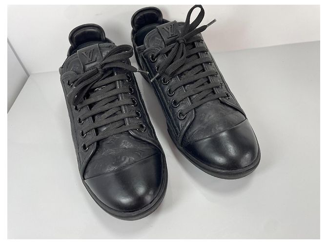 Sneaker in pelle con monogramma in rilievo Louis Vuitton Nero - vista 3