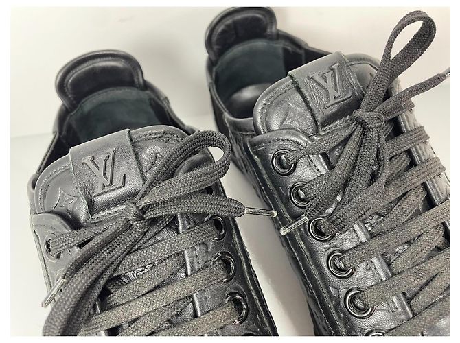 Sneaker in pelle con monogramma in rilievo Louis Vuitton Nero - vista 5