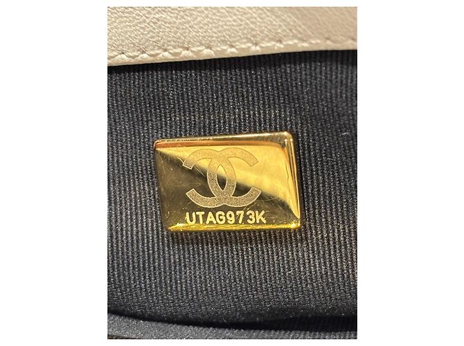 Bolsa Chanel 19 em pele de cordeiro branca com ferragens de dois tons Branco - vista 4