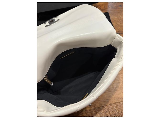 Bolsa Chanel 19 em pele de cordeiro branca com ferragens de dois tons Branco - vista 5