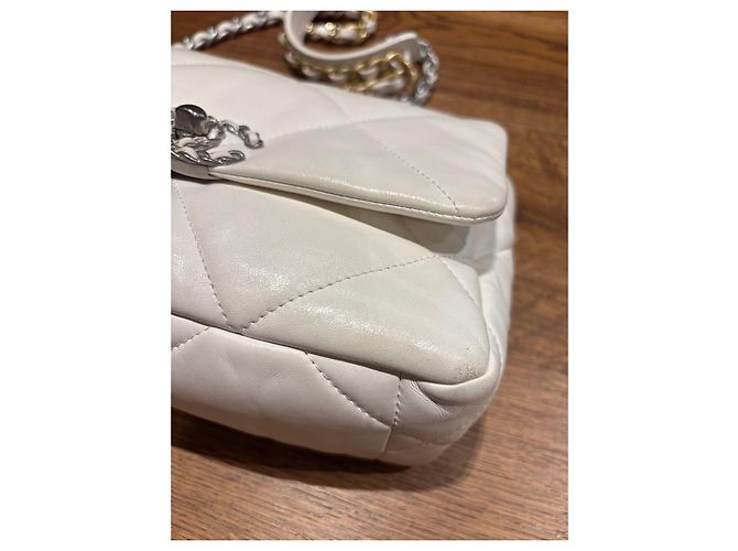 Bolsa Chanel 19 em pele de cordeiro branca com ferragens de dois tons Branco - vista 7