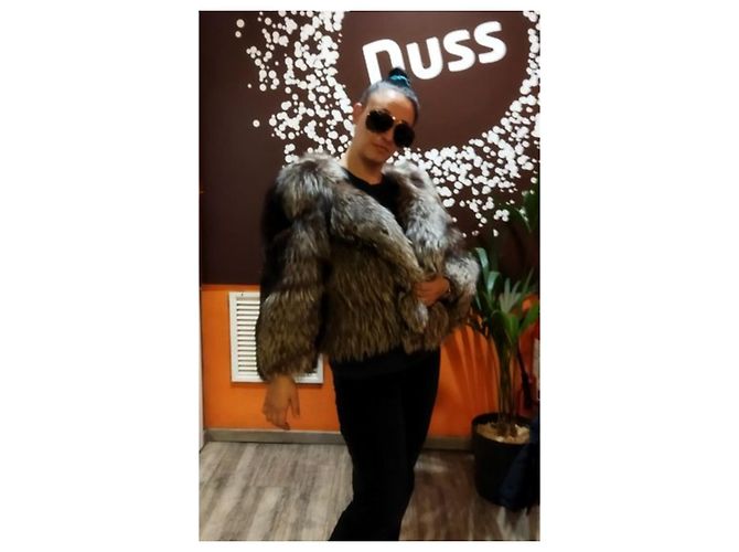 Valentino Kurze Pelzjacke aus Silberfuchs Grau - Ansicht 11