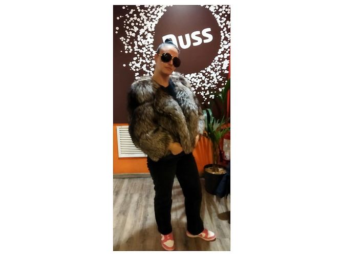 Valentino Kurze Pelzjacke aus Silberfuchs Grau - Ansicht 12