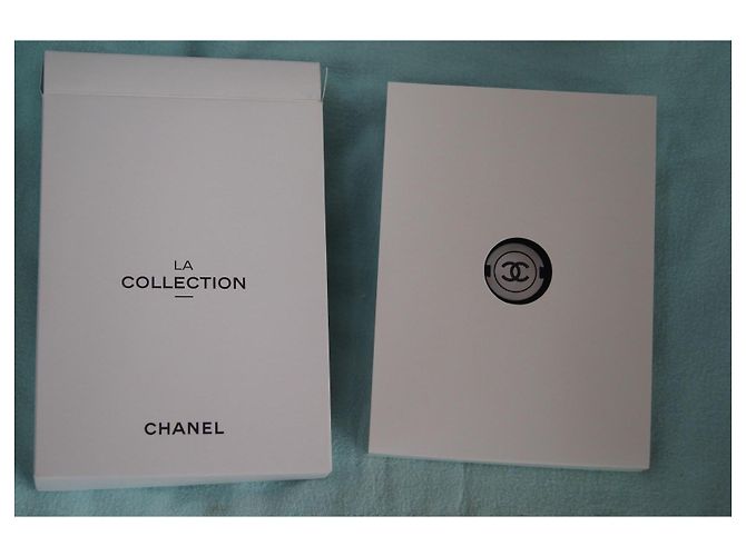 Set cancelleria Chanel con taccuino e penna Nero Bianco Rosso Beige - vista 7