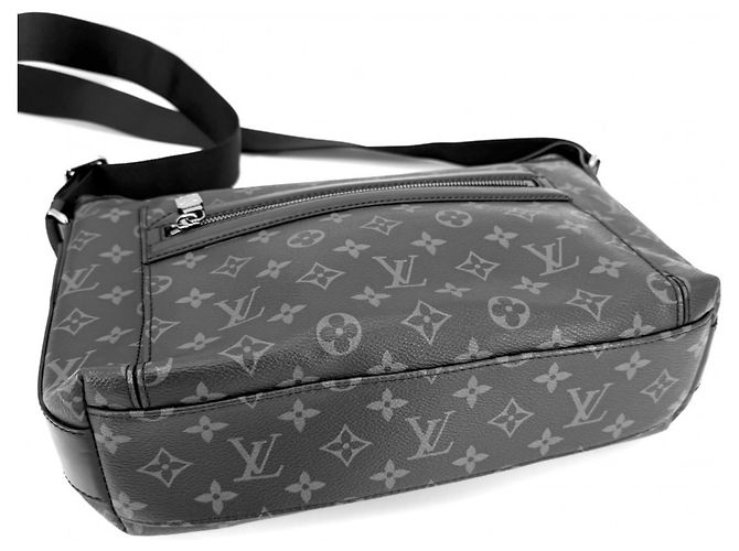 Borsa a tracolla Louis Vuitton Odyssey Messenger PM Nero - vista 3
