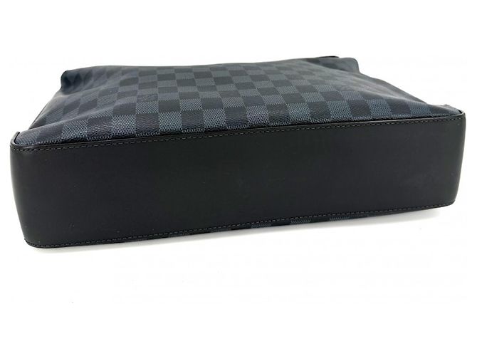 Borsa a tracolla Greenwich da uomo Louis Vuitton Nero Blu navy - vista 3