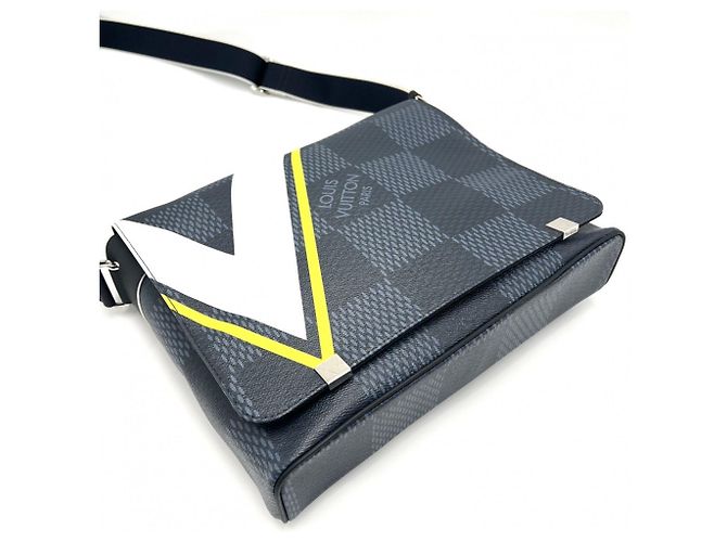 Borsa a tracolla Louis Vuitton Damier Cobalt Latitude District MM Blu navy - vista 3