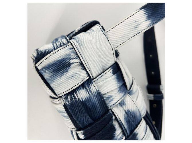 Borsa a tracolla Bottega Veneta Women's Maxi Intrecciato Small Brick Cassette Bianco Blu navy - vista 10