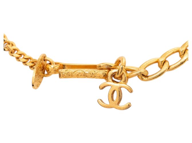 Bracciale charm a forma di pallone da calcio in resina e cristallo placcato oro CC Gold di Chanel D'oro - vista 5
