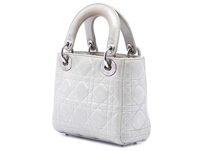 Lady Dior Cannage in agnello iridescente argento mini di Dior - vista 2