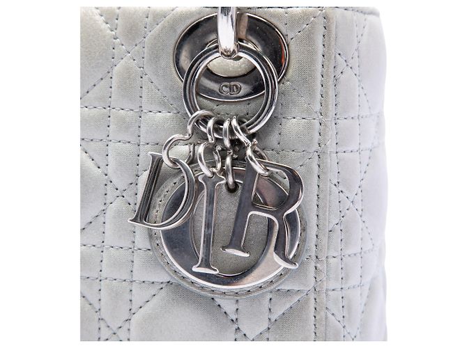 Lady Dior Cannage in agnello iridescente argento mini di Dior - vista 5