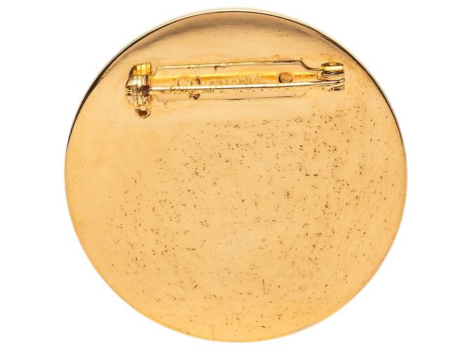Spilla rotonda Chanel Gold CC in smalto placcato oro D'oro - vista 2
