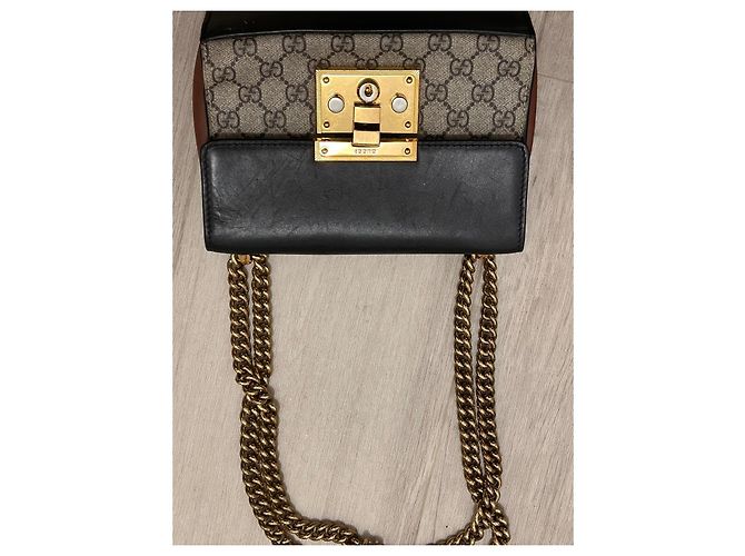 Gucci Marmont Schultertasche aus GG Supreme Canvas und Leder Braun Schwarz Beige - Ansicht 3