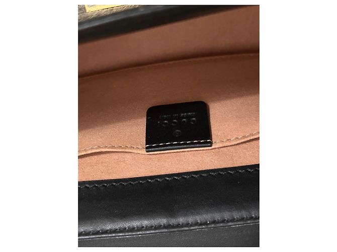 Gucci Marmont Schultertasche aus GG Supreme Canvas und Leder Braun Schwarz Beige - Ansicht 4