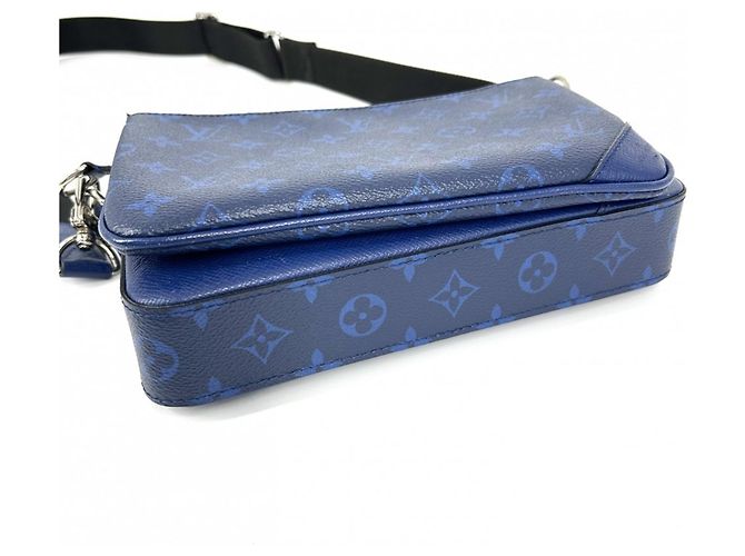 Borsa a tracolla Louis Vuitton Taigarama Trio Messenger Blu - vista 3