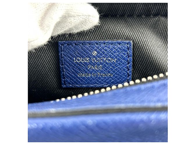 Borsa a tracolla Louis Vuitton Taigarama Trio Messenger Blu - vista 5