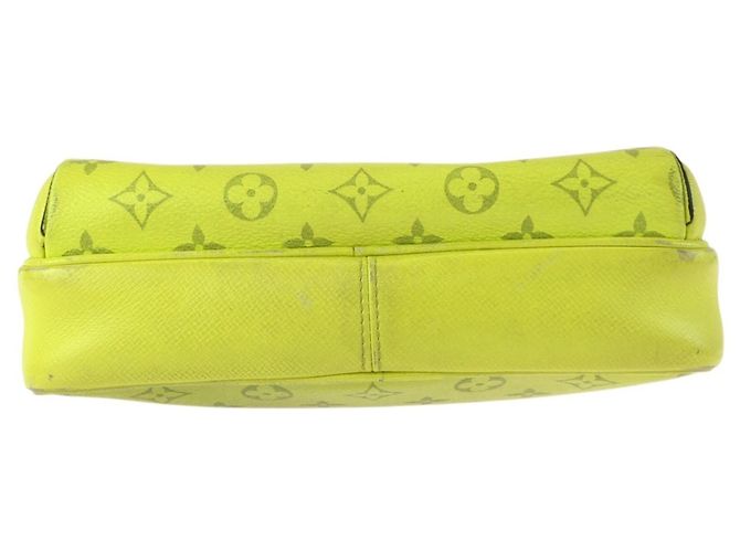 Louis Vuitton Taigarama Monogram Outdoor Messenger PM Nero Giallo - vista 10