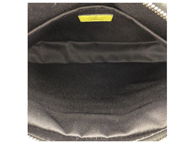 Louis Vuitton Taigarama Monogram Outdoor Messenger PM Nero Giallo - vista 9