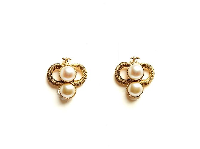 Chanel circa 1983 Orecchini Clip CC in Metallo Dorato Trefoil D'oro - vista 2