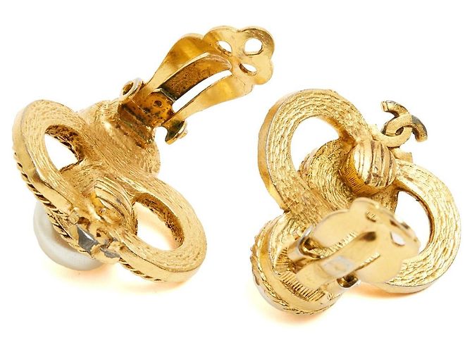 Chanel circa 1983 Orecchini Clip CC in Metallo Dorato Trefoil D'oro - vista 3