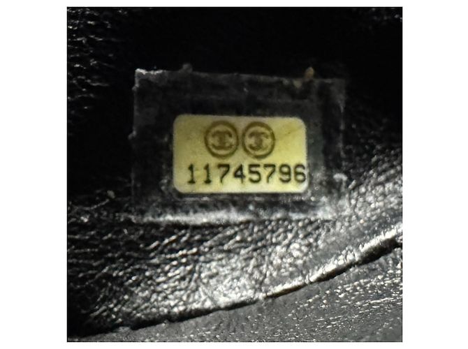 Timeless Borsa a Spalla Chanel Black Matelassé Nero - vista 13