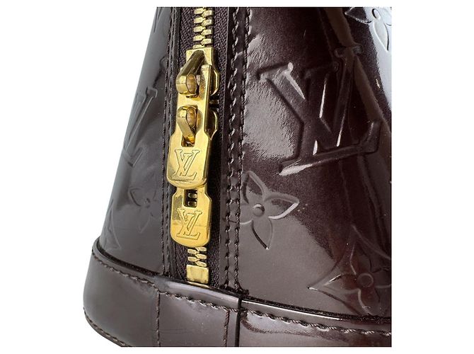 Borsa Louis Vuitton Alma PM Monogram Vernis Amarante Bordò - vista 10