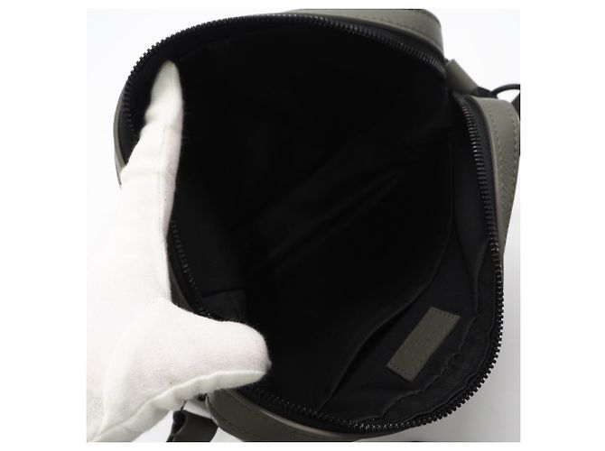 Borsa a tracolla Louis Vuitton Monogram Shadow Trio Messenger Bianco Cachi - vista 14