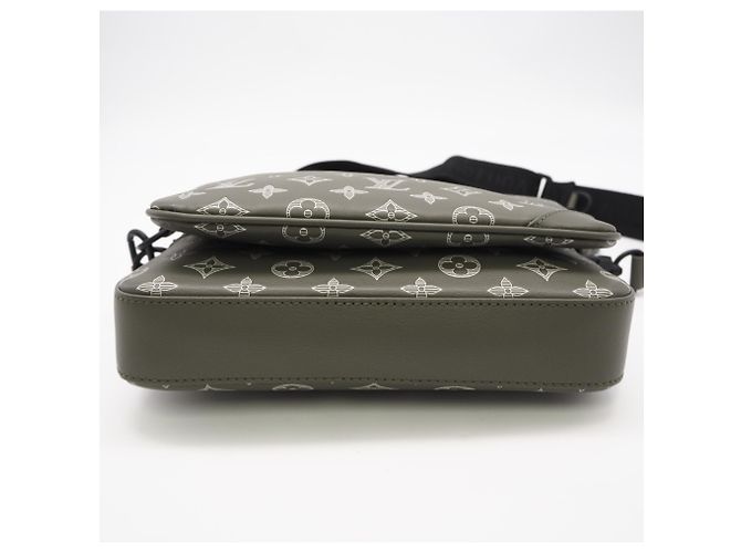 Borsa a tracolla Louis Vuitton Monogram Shadow Trio Messenger Bianco Cachi - vista 8