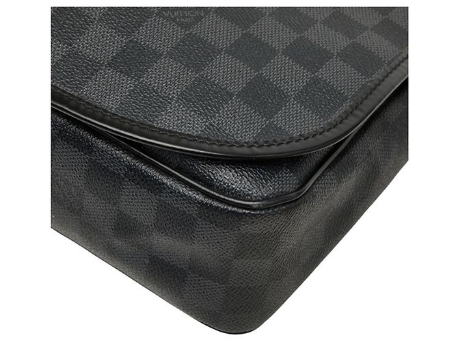 Borsa a tracolla Louis Vuitton Damier Graphite Daniel MM Nero - vista 4