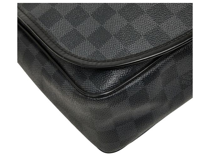 Borsa a tracolla Louis Vuitton Damier Graphite Daniel MM Nero - vista 5