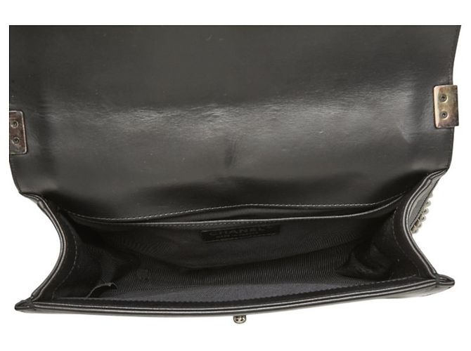 Le Boy Bolsa de Alça Chanel Boy Matelassé Coco Mark Chain Preto - vista 12