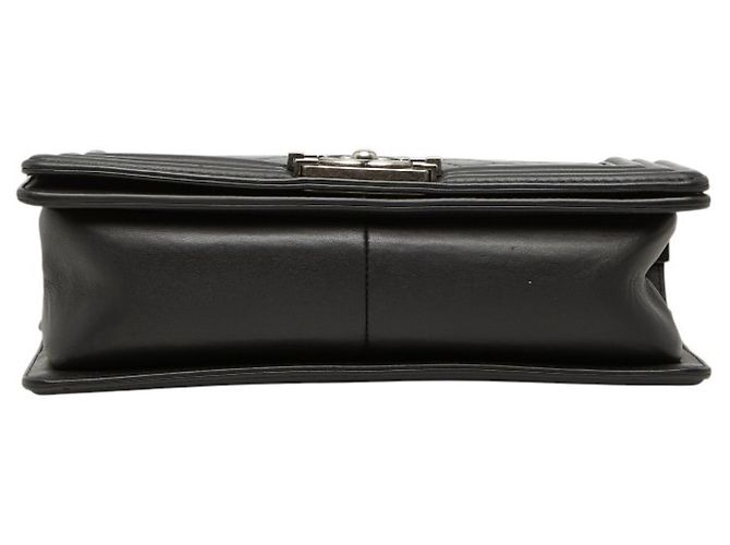 Le Boy Bolsa de Alça Chanel Boy Matelassé Coco Mark Chain Preto - vista 3