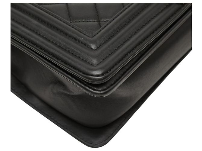 Le Boy Bolsa de Alça Chanel Boy Matelassé Coco Mark Chain Preto - vista 5