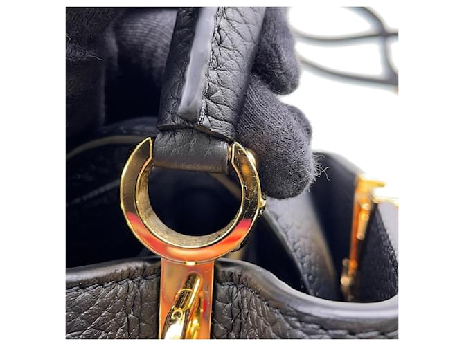 Borsa Louis Vuitton Capucines EW MINI Nero - vista 12