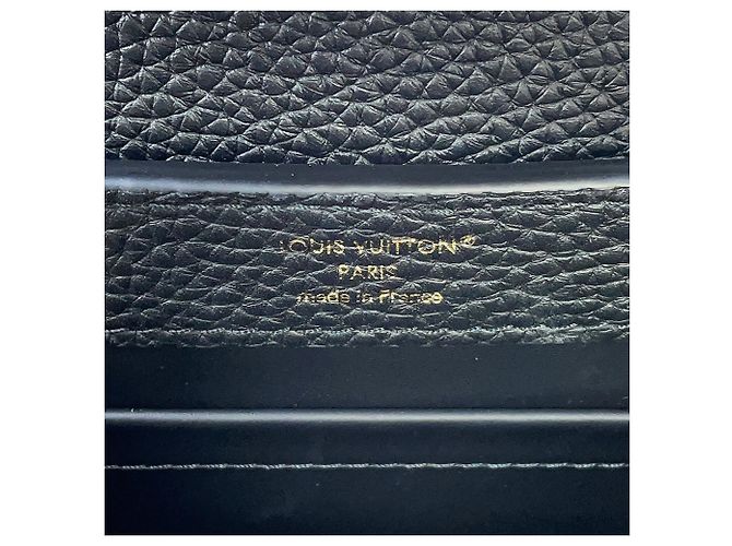 Borsa Louis Vuitton Capucines EW MINI Nero - vista 15