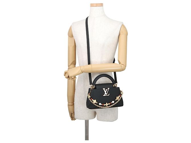Borsa Louis Vuitton Capucines EW MINI Nero - vista 5
