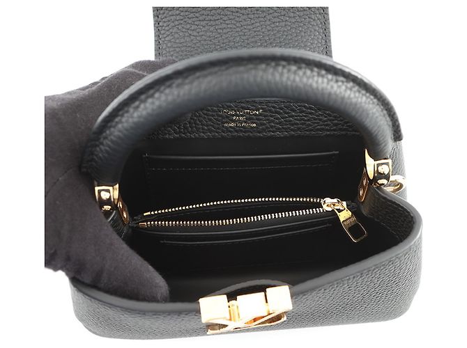 Borsa Louis Vuitton Capucines EW MINI Nero - vista 6