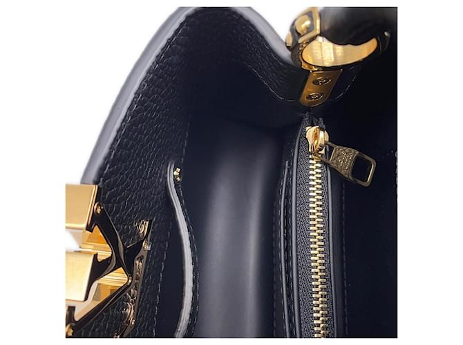 Borsa Louis Vuitton Capucines EW MINI Nero - vista 8