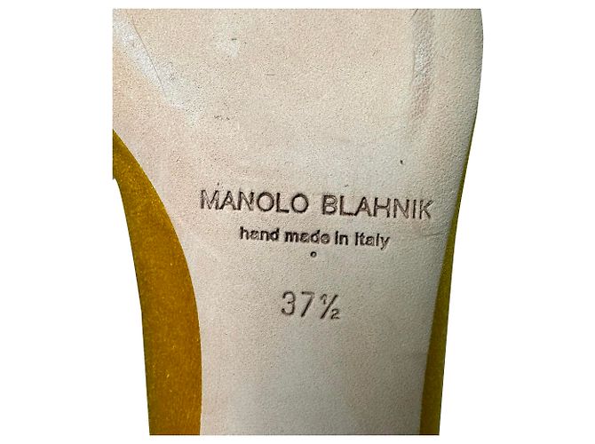 Décolleté basse Manolo Blahnik Jewel Buckle in raso giallo - vista 11