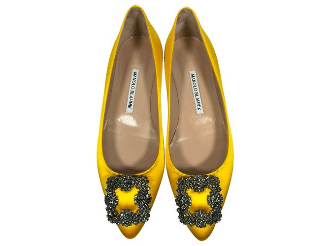 Décolleté basse Manolo Blahnik Jewel Buckle in raso giallo - vista 6