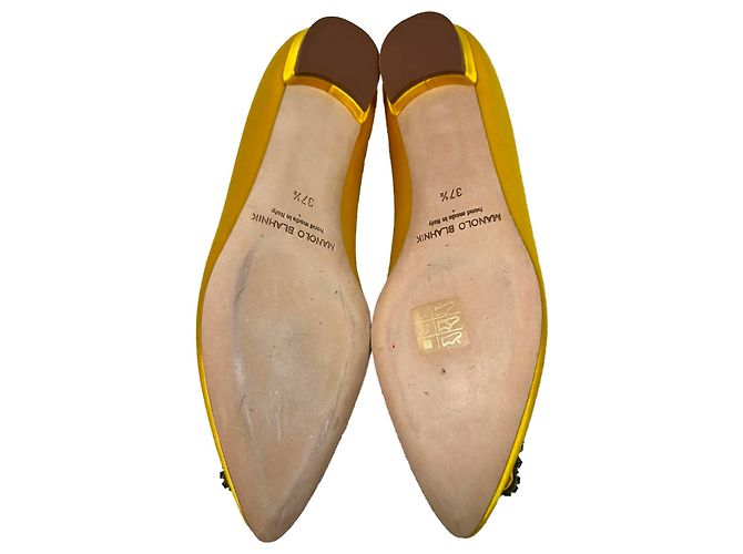 Décolleté basse Manolo Blahnik Jewel Buckle in raso giallo - vista 8
